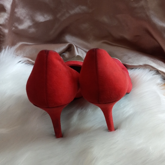 Red Heels with Gold Tips - Picture 7 of 14